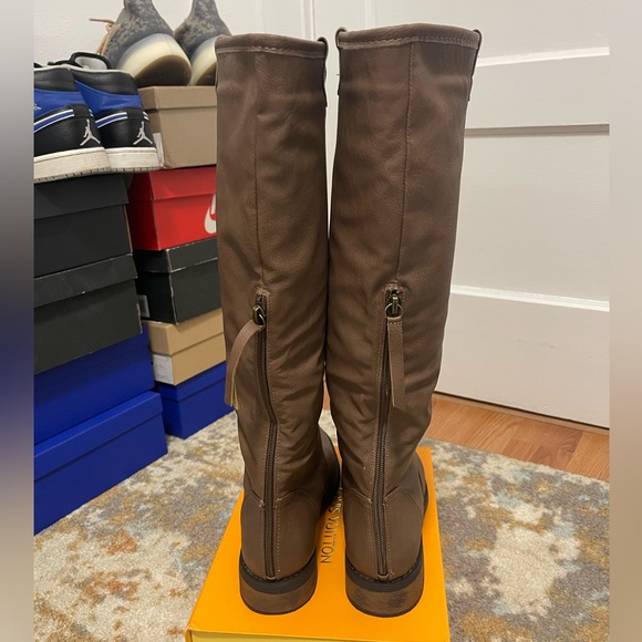 EUC Women Size 8 Bucco Faux Leather Riding Boots With Zipper & 1.25” Heels Brown - Picture 11 of 13